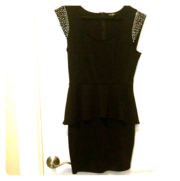 Guess Dresses & Skirts - 💓Guess Peplum Dress